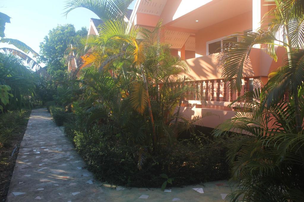 Hotel Baan Mek Lom Khao Lak Exterior foto