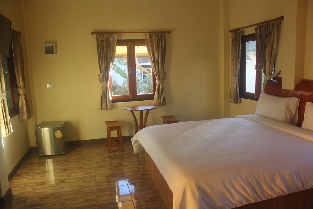 Hotel Baan Mek Lom Khao Lak Exterior foto